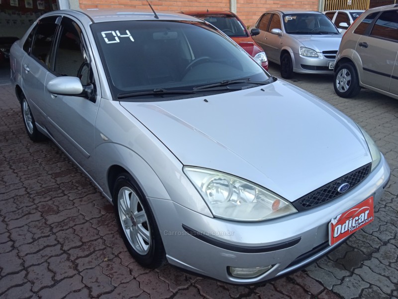 focus 2.0 ghia 16v flex 4p automatico 2004 caxias do sul