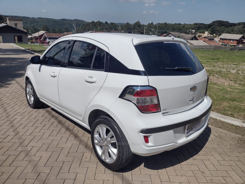 AGILE 1.4 MPFI LTZ 8V FLEX 4P MANUAL - 2014 - CANELA