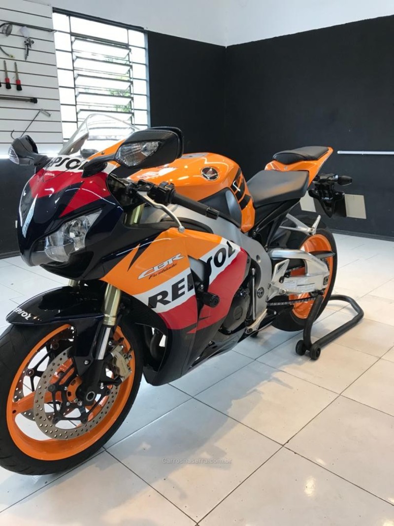 CBR 1000RR REPSOL - 2011 - CAXIAS DO SUL