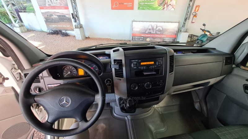 SPRINTER 2.2 415 CDI FURGÃO 14 BI-TURBO DIESEL MANUAL - 2019 - GARIBALDI