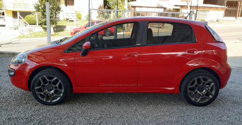 PUNTO 1.4 ATTRACTIVE 8V FLEX 4P MANUAL - 2014 - FARROUPILHA