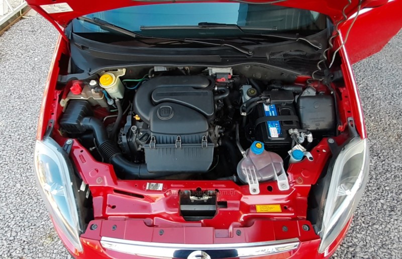PUNTO 1.4 ATTRACTIVE 8V FLEX 4P MANUAL - 2014 - FARROUPILHA