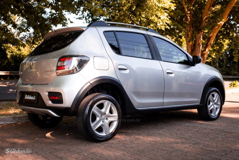 SANDERO 1.6 STEPWAY 8V FLEX 4P MANUAL - 2017 - DOIS IRMãOS
