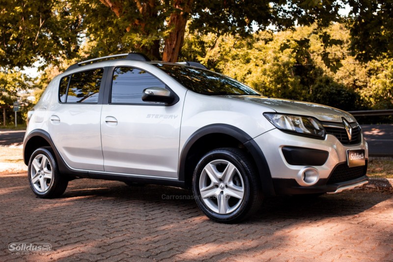 SANDERO 1.6 STEPWAY 8V FLEX 4P MANUAL - 2017 - DOIS IRMãOS