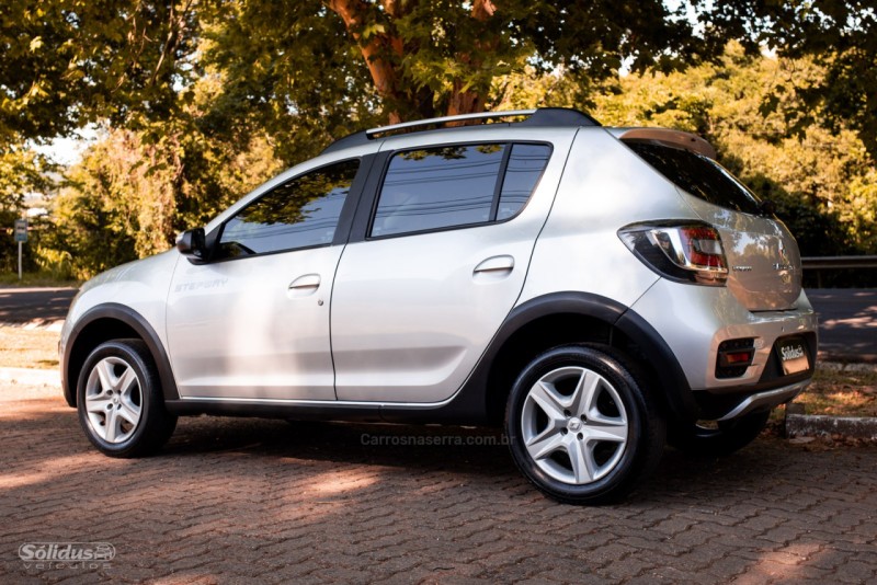 SANDERO 1.6 STEPWAY 8V FLEX 4P MANUAL - 2017 - DOIS IRMãOS