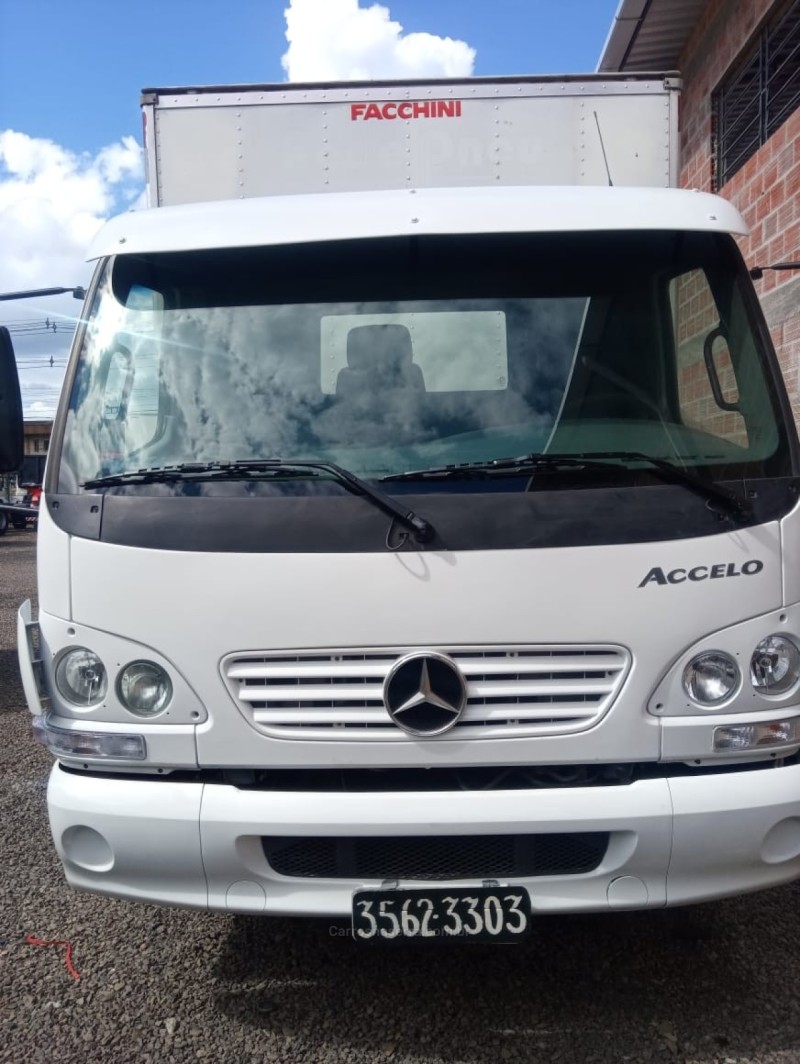 ACCELO 915  - 2011 - PORTãO
