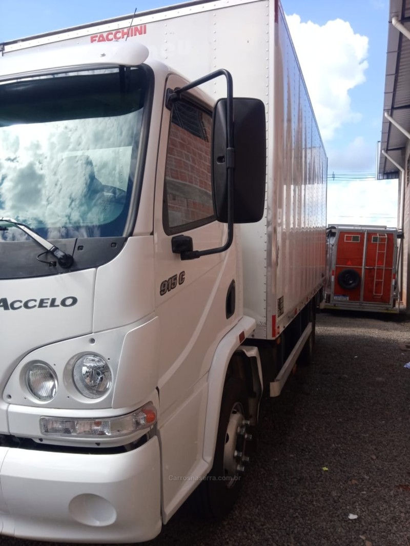 ACCELO 915  - 2011 - PORTãO