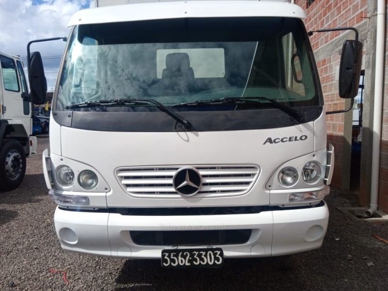 ACCELO 915  - 2011 - PORTãO
