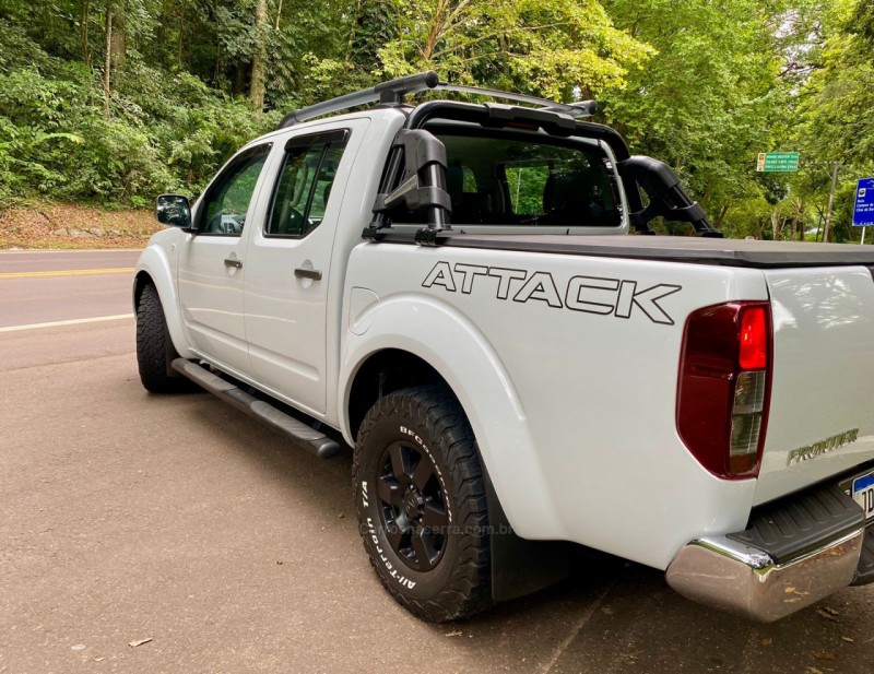 FRONTIER 2.5 SV ATTACK 4X4 CD TURBO ELETRONIC DIESEL 4P AUTOMÁTICO - 2016 - DOIS IRMãOS