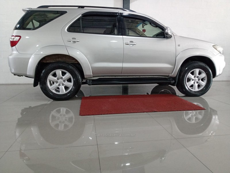 HILUX SW4 3.0 SRV 4X4 7 LUGARES 16V TURBO INTERCOOLER DIESEL 4P AUTOMÁTICO
