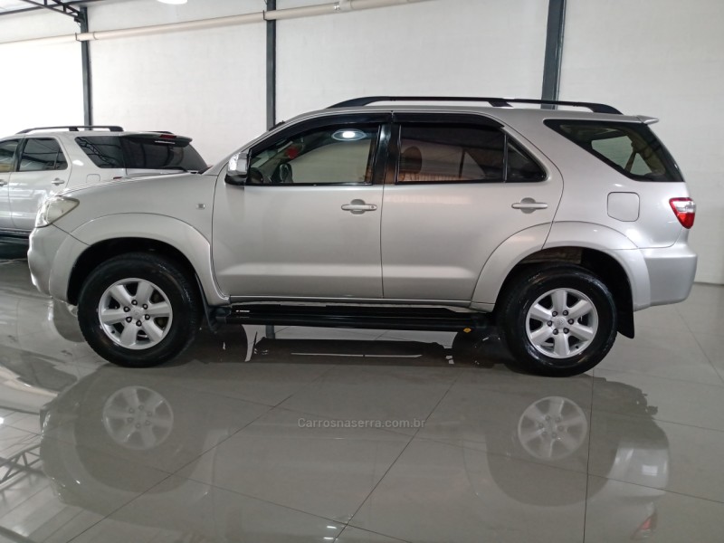 HILUX SW4 3.0 SRV 4X4 7 LUGARES 16V TURBO INTERCOOLER DIESEL 4P AUTOMÁTICO - 2011 - CAXIAS DO SUL