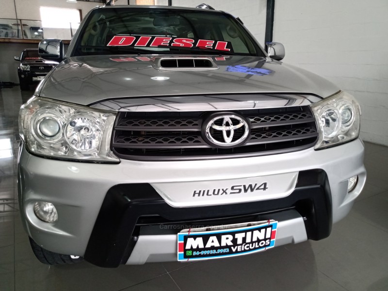 HILUX SW4 3.0 SRV 4X4 7 LUGARES 16V TURBO INTERCOOLER DIESEL 4P AUTOMÁTICO - 2011 - CAXIAS DO SUL