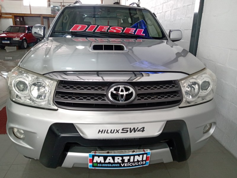 HILUX SW4 3.0 SRV 4X4 7 LUGARES 16V TURBO INTERCOOLER DIESEL 4P AUTOMÁTICO - 2011 - CAXIAS DO SUL