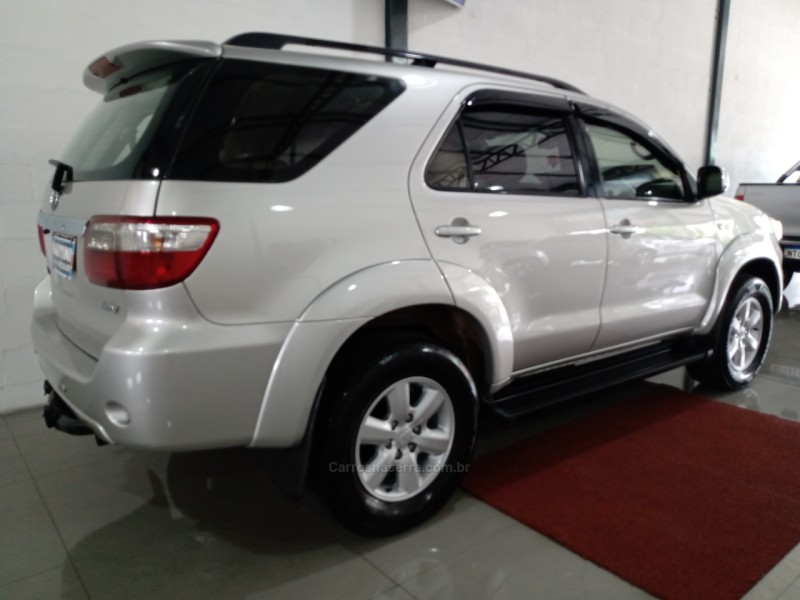 HILUX SW4 3.0 SRV 4X4 7 LUGARES 16V TURBO INTERCOOLER DIESEL 4P AUTOMÁTICO - 2011 - CAXIAS DO SUL