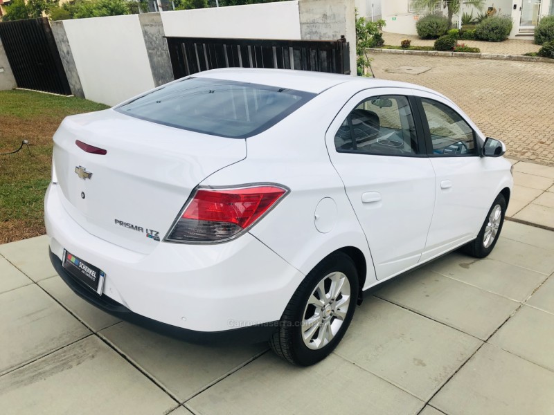 PRISMA 1.4 MPFI LTZ 8V FLEX 4P MANUAL - 2014 - NOVA PETRóPOLIS