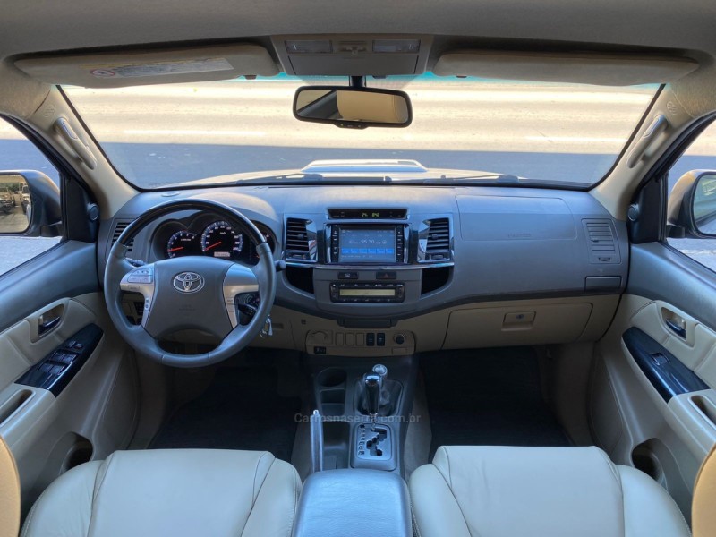 HILUX SW4 3.0 SRV 4X4 7 LUGARES 16V TURBO INTERCOOLER DIESEL 4P AUTOMÁTICO - 2013 - CAXIAS DO SUL