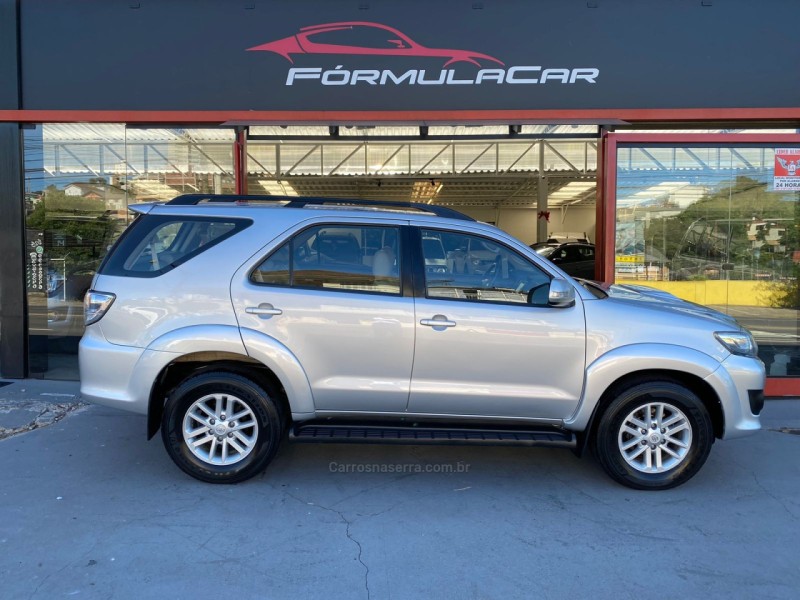 HILUX SW4 3.0 SRV 4X4 7 LUGARES 16V TURBO INTERCOOLER DIESEL 4P AUTOMÁTICO - 2013 - CAXIAS DO SUL