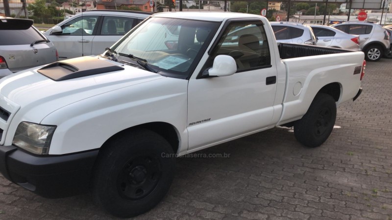 S10 2.4 MPFI ADVANTAGE 4X2 CS 8V FLEX 2P MANUAL - 2011 - FARROUPILHA