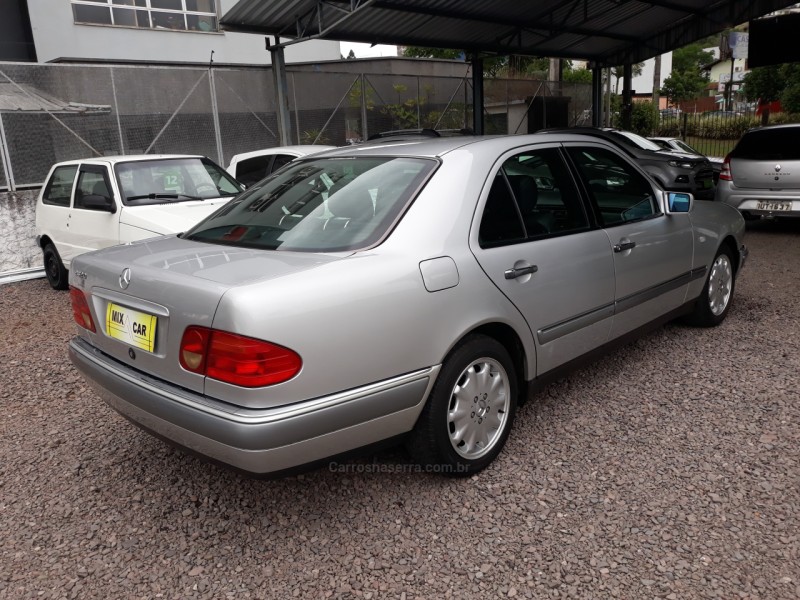 E 320 3.2 ELEGANCE V6 GASOLINA 4P AUTOMÁTICO - 1996 - CAXIAS DO SUL