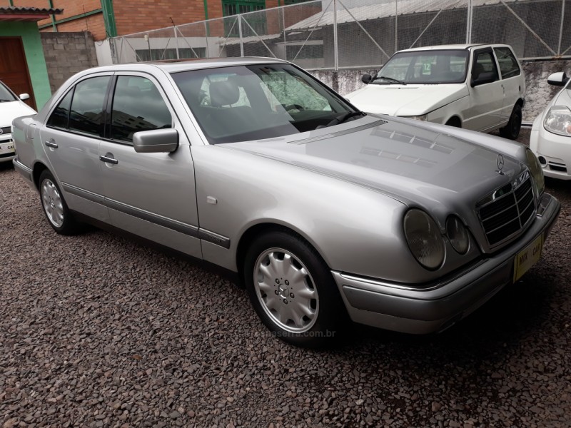 E 320 3.2 ELEGANCE V6 GASOLINA 4P AUTOMÁTICO - 1996 - CAXIAS DO SUL