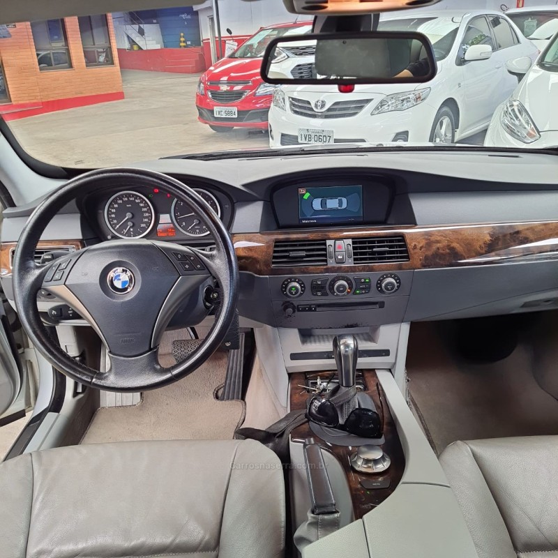 545I 4.4 SEDAN V8 32V GASOLINA 4P AUTOMÁTICO - 2004 - CAXIAS DO SUL