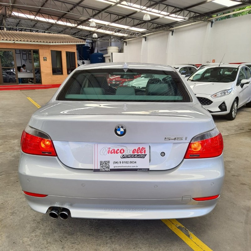 545I 4.4 SEDAN V8 32V GASOLINA 4P AUTOMÁTICO - 2004 - CAXIAS DO SUL