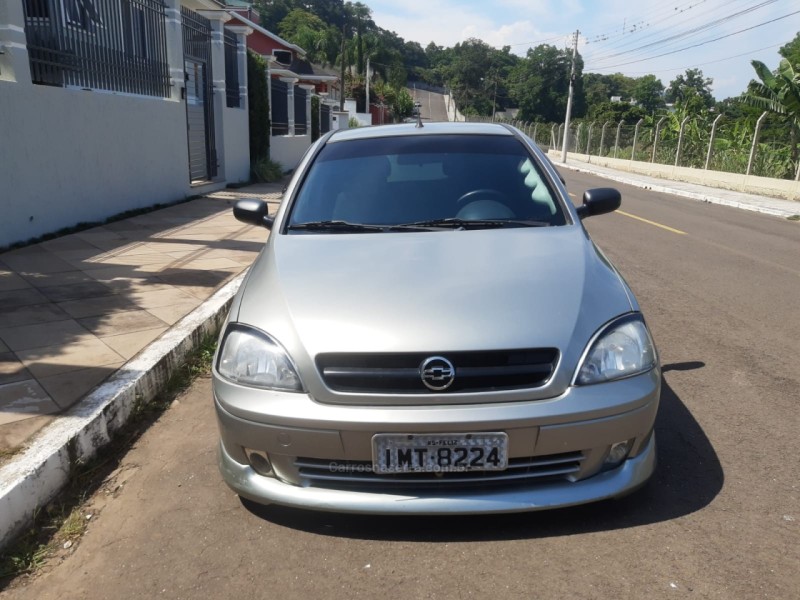 CORSA 1.0 MPFI JOY 8V FLEX 4P MANUAL - 2006 - BOM PRINCíPIO