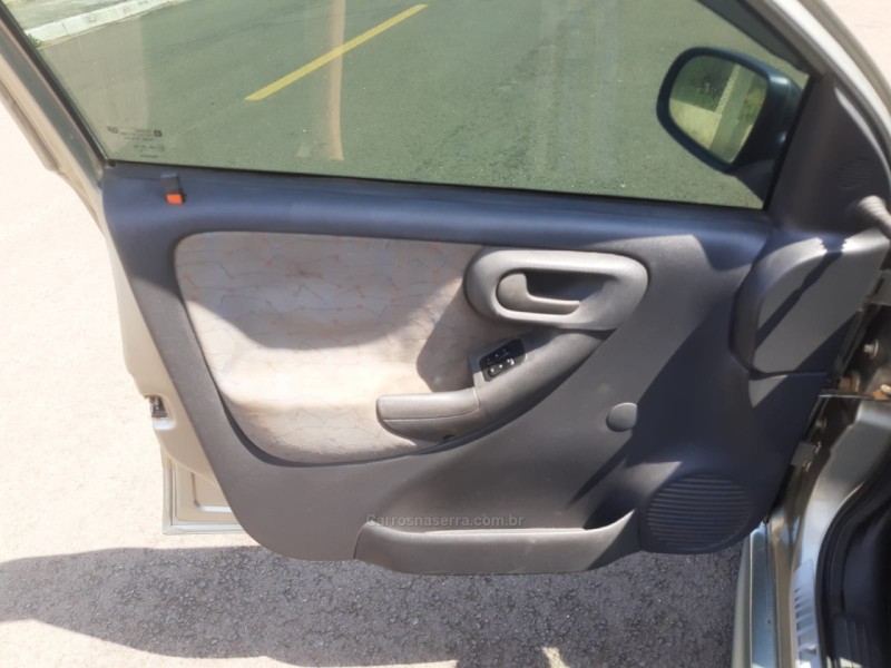 CORSA 1.0 MPFI JOY 8V FLEX 4P MANUAL - 2006 - BOM PRINCíPIO