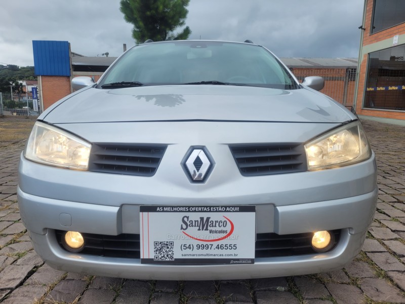 MÉGANE 1.6 DYNAMIQUE GRAND TOUR 16V FLEX 4P MANUAL - 2011 - SãO MARCOS