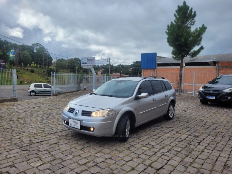 MÉGANE 1.6 DYNAMIQUE GRAND TOUR 16V FLEX 4P MANUAL - 2011 - SãO MARCOS