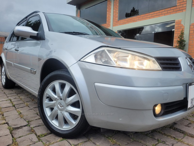 MÉGANE 1.6 DYNAMIQUE GRAND TOUR 16V FLEX 4P MANUAL - 2011 - SãO MARCOS