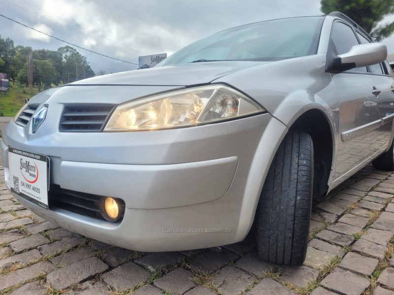 MÉGANE 1.6 DYNAMIQUE GRAND TOUR 16V FLEX 4P MANUAL - 2011 - SãO MARCOS
