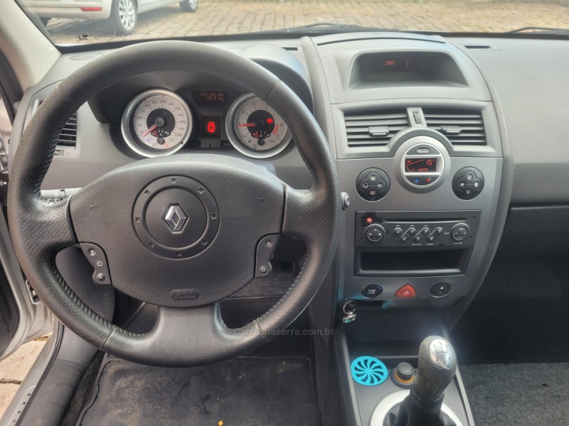 MÉGANE 1.6 DYNAMIQUE GRAND TOUR 16V FLEX 4P MANUAL - 2011 - SãO MARCOS