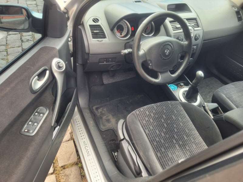 MÉGANE 1.6 DYNAMIQUE GRAND TOUR 16V FLEX 4P MANUAL - 2011 - SãO MARCOS