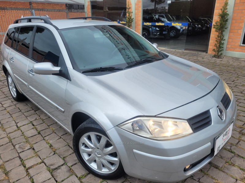 MÉGANE 1.6 DYNAMIQUE GRAND TOUR 16V FLEX 4P MANUAL - 2011 - SãO MARCOS