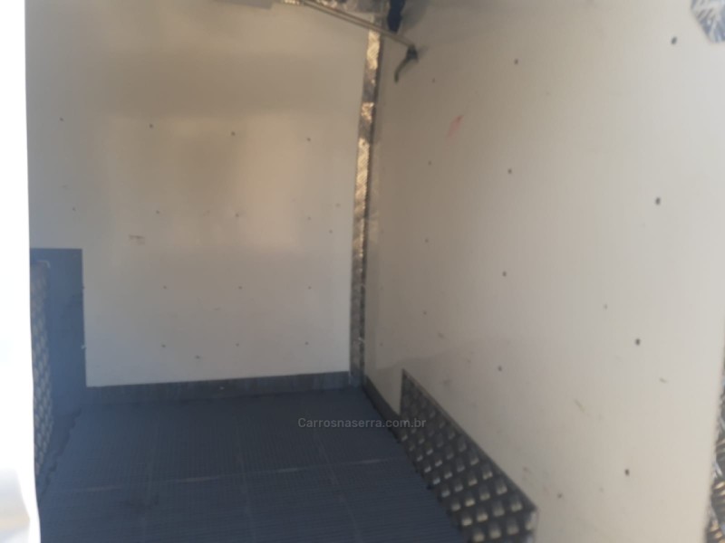 KOMBI  - 2012 - PORTãO