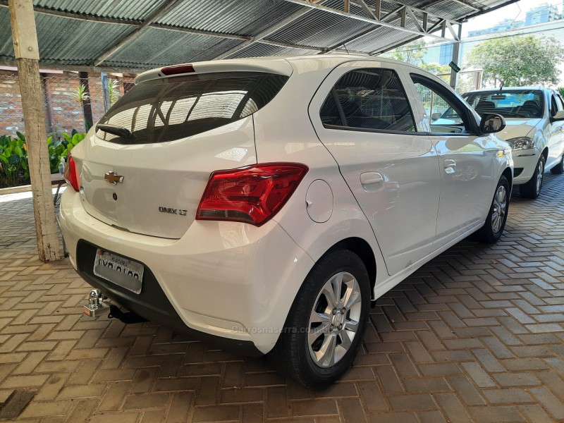 ONIX 1.0 MPFI LT 8V FLEX 4P MANUAL - 2017 - GARIBALDI