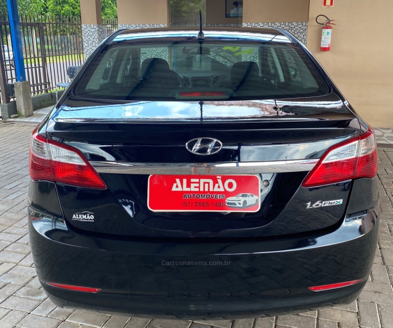 HB20S 1.6 COMFORT PLUS 16V FLEX 4P MANUAL - 2014 - NOVA HARTZ