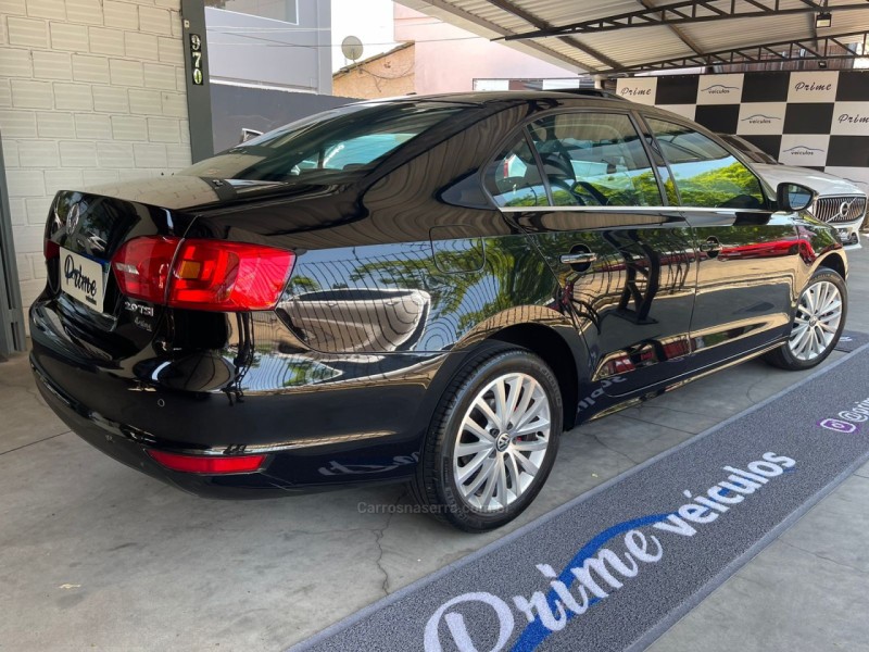 JETTA 2.0 TSI HIGHLINE 211CV GASOLINA 4P DSG - 2013 - ESTâNCIA VELHA