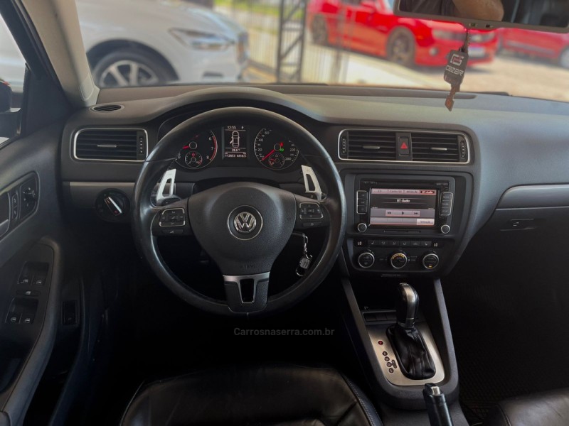 JETTA 2.0 TSI HIGHLINE 211CV GASOLINA 4P DSG - 2013 - ESTâNCIA VELHA