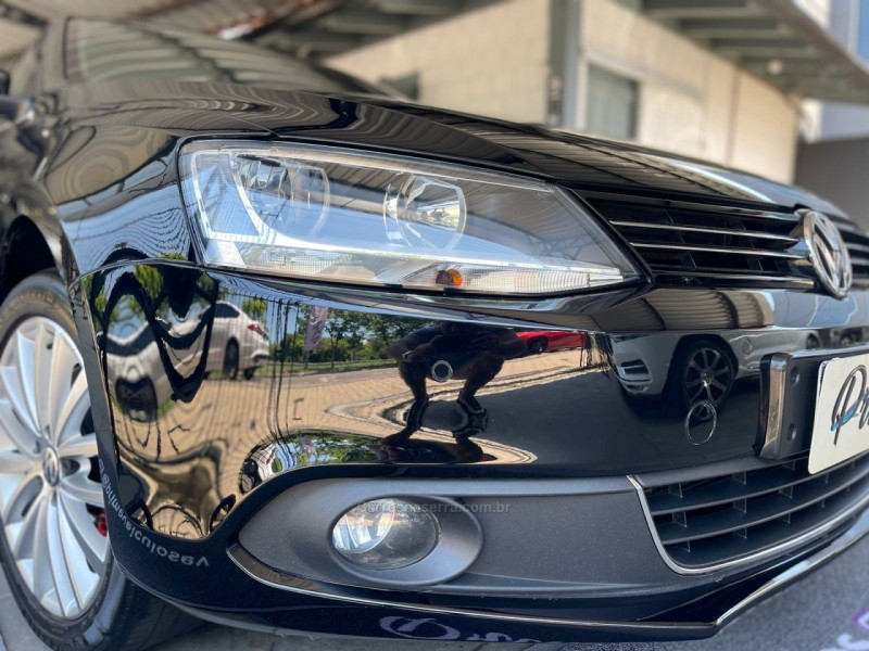 JETTA 2.0 TSI HIGHLINE 211CV GASOLINA 4P DSG - 2013 - ESTâNCIA VELHA