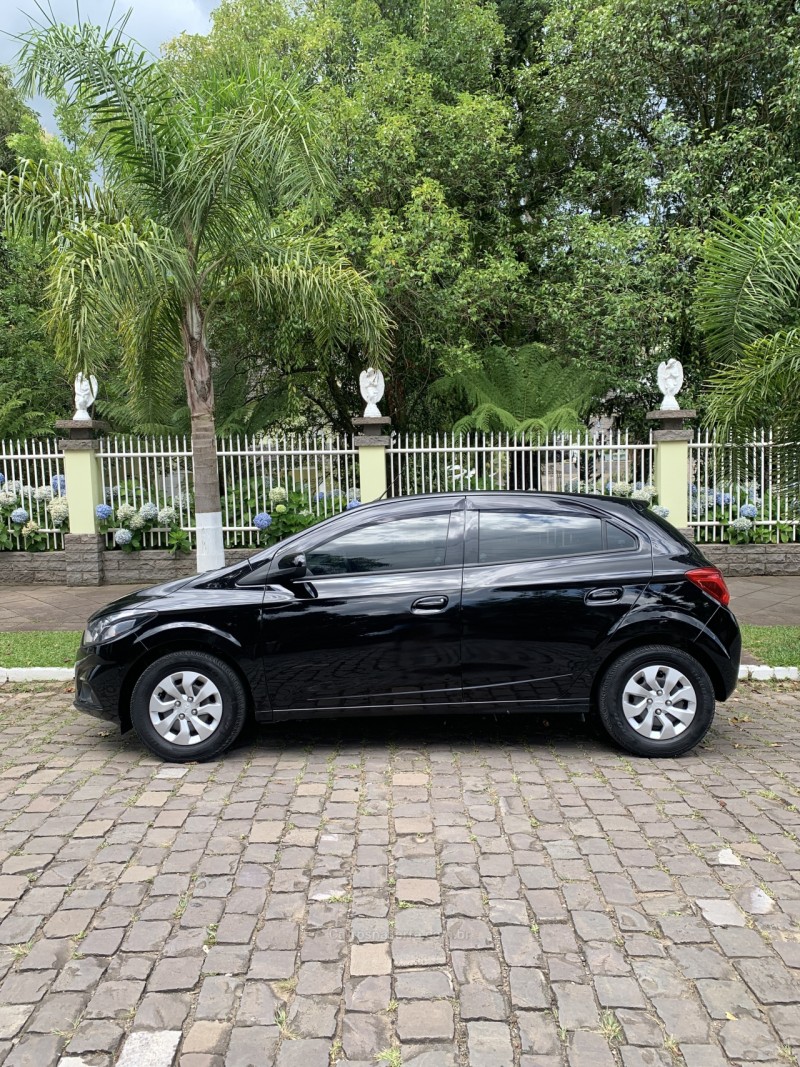 ONIX 1.0  LT 12V FLEX 4P MANUAL - 2019 - CANELA