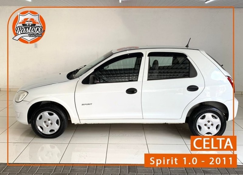 CELTA 1.0 MPFI SPIRIT 8V FLEX 4P MANUAL - 2011 - VACARIA