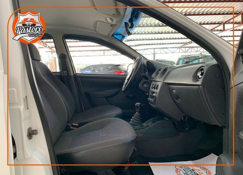 CELTA 1.0 MPFI SPIRIT 8V FLEX 4P MANUAL - 2011 - VACARIA