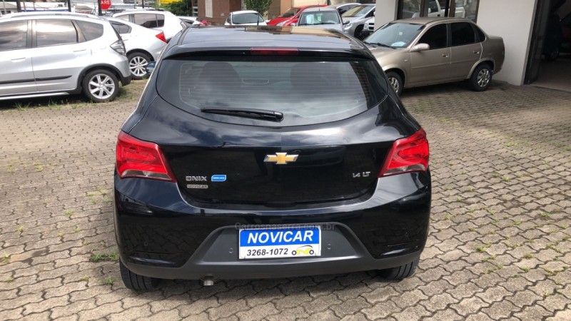 ONIX 1.4 MPFI LT 8V FLEX 4P MANUAL - 2018 - FARROUPILHA
