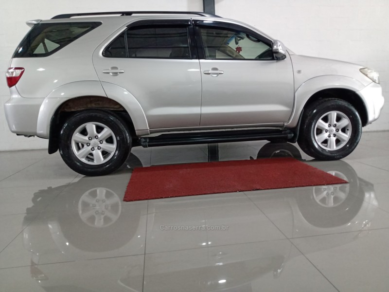 HILUX SW4 3.0 SRV 4X4 7 LUGARES 16V TURBO INTERCOOLER DIESEL 4P AUTOMÁTICO