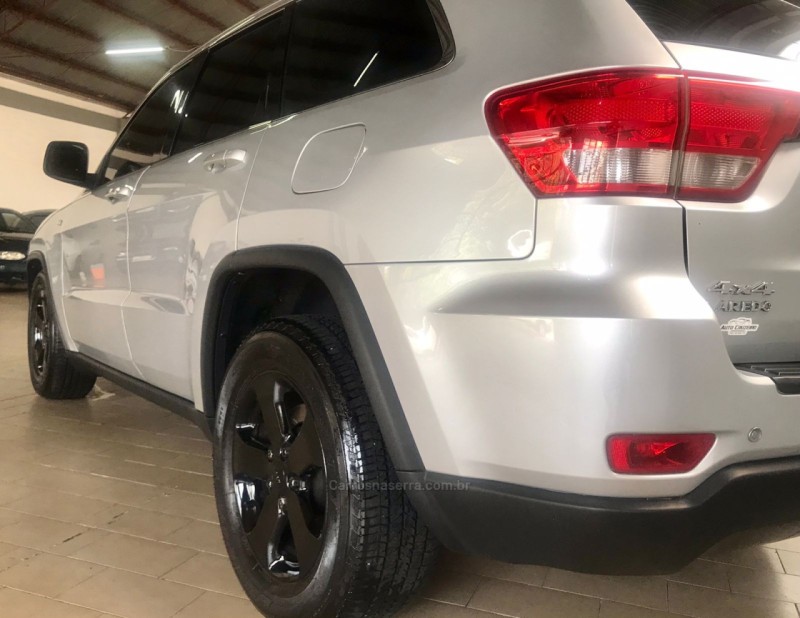 GRAND CHEROKEE 3.6 LAREDO 4X4 V6 24V GASOLINA 4P AUTOMÁTICO - 2011 - CAXIAS DO SUL