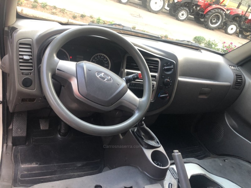 HR 2.5 LONGO BAÚ 4X2 16V 130CV TURBO INTERCOOLER DIESEL 2P MANUAL - 2014 - VALE REAL