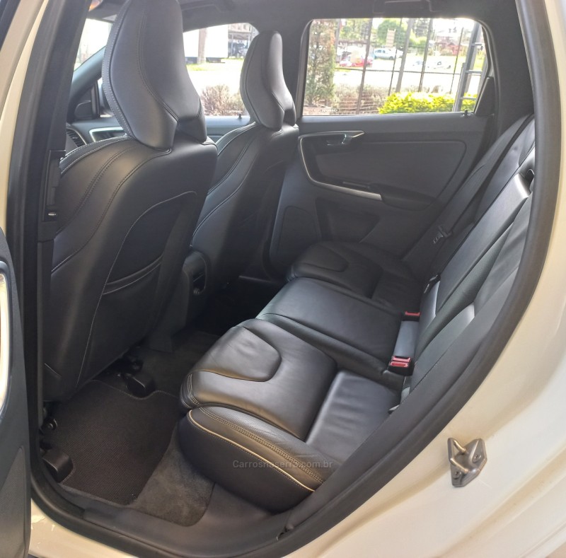 XC60 2.0 T5 R DESIGN TURBO GASOLINA 4P AUTOMÁTICO - 2016 - CAXIAS DO SUL