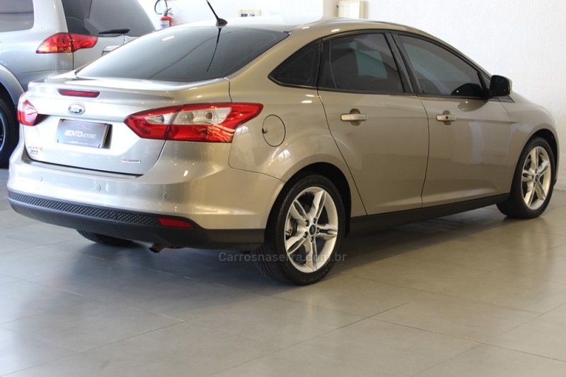FOCUS 2.0 SE PLUS SEDAN 16V FLEX 4P AUTOMÁTICO - 2014 - BENTO GONçALVES